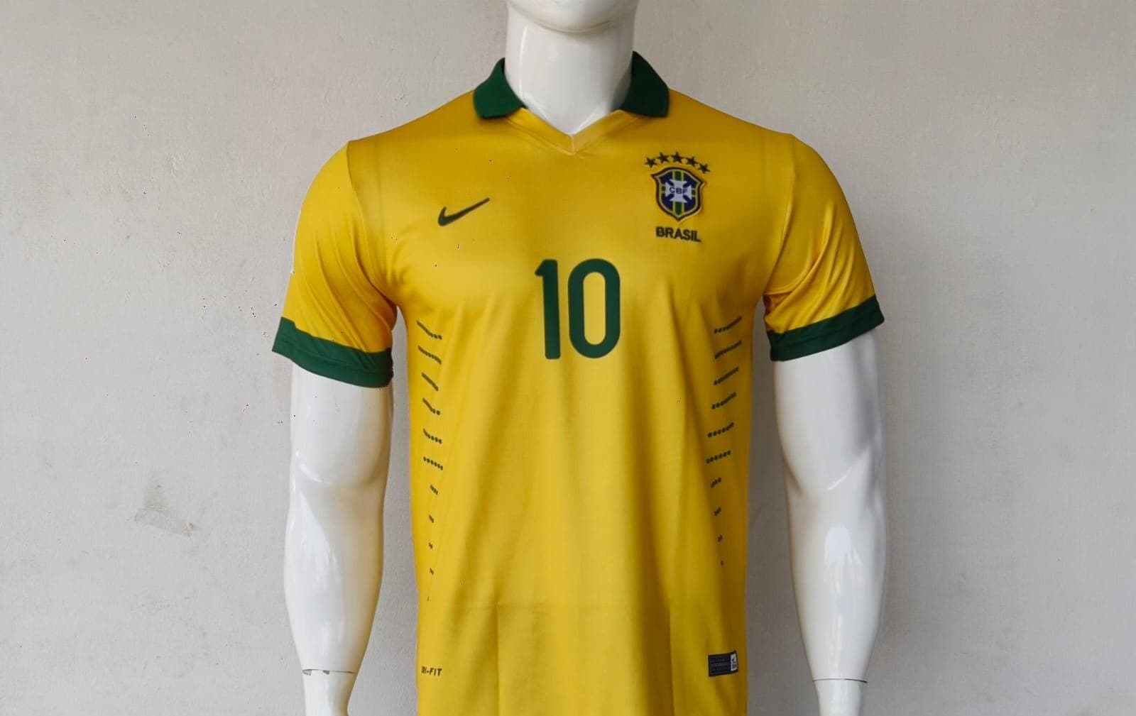 Brazil 2010-11 Home (KAKA) - View 1