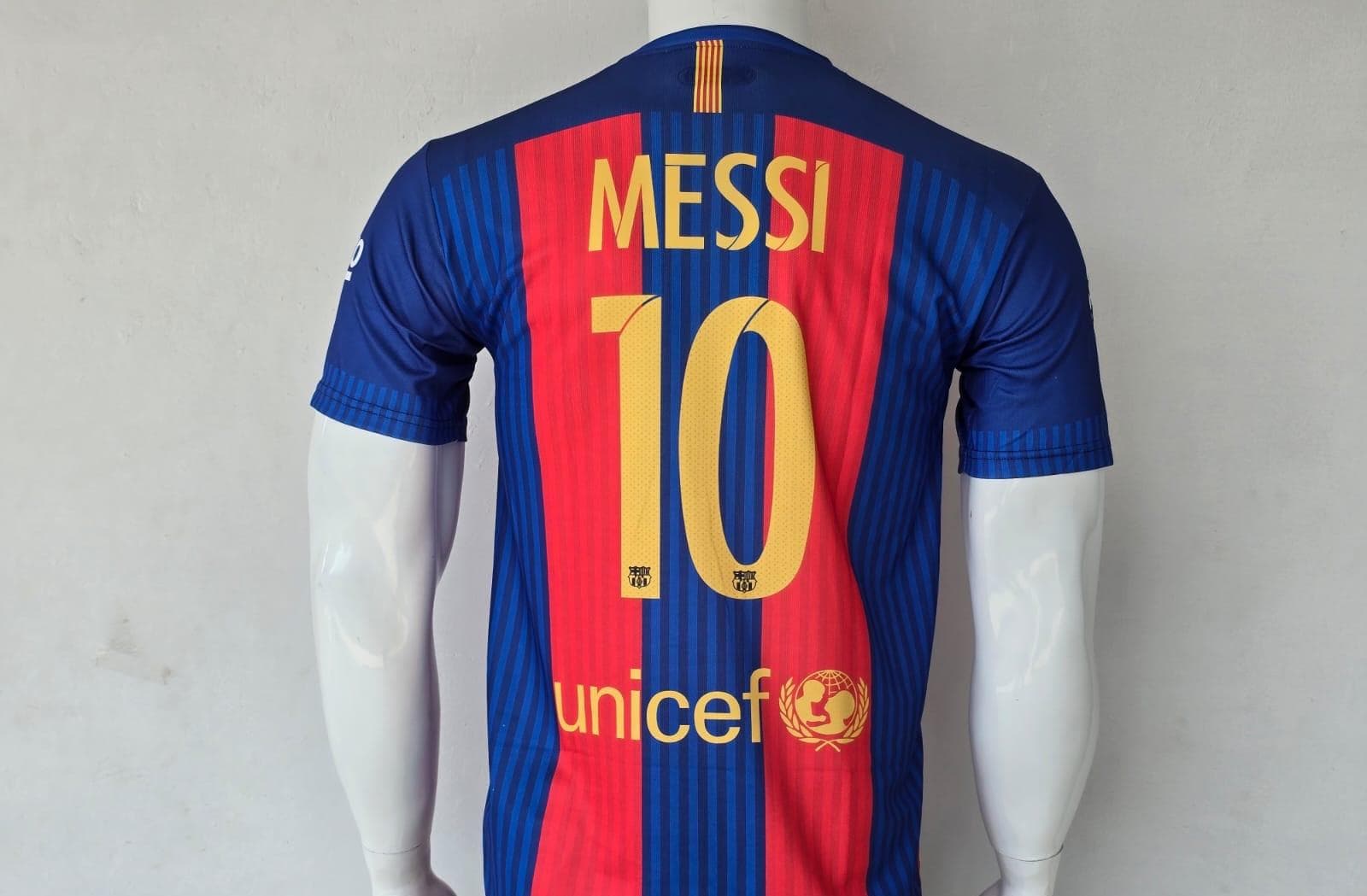 FC Barcelona 2016-17 home (MESSI)             - View 2