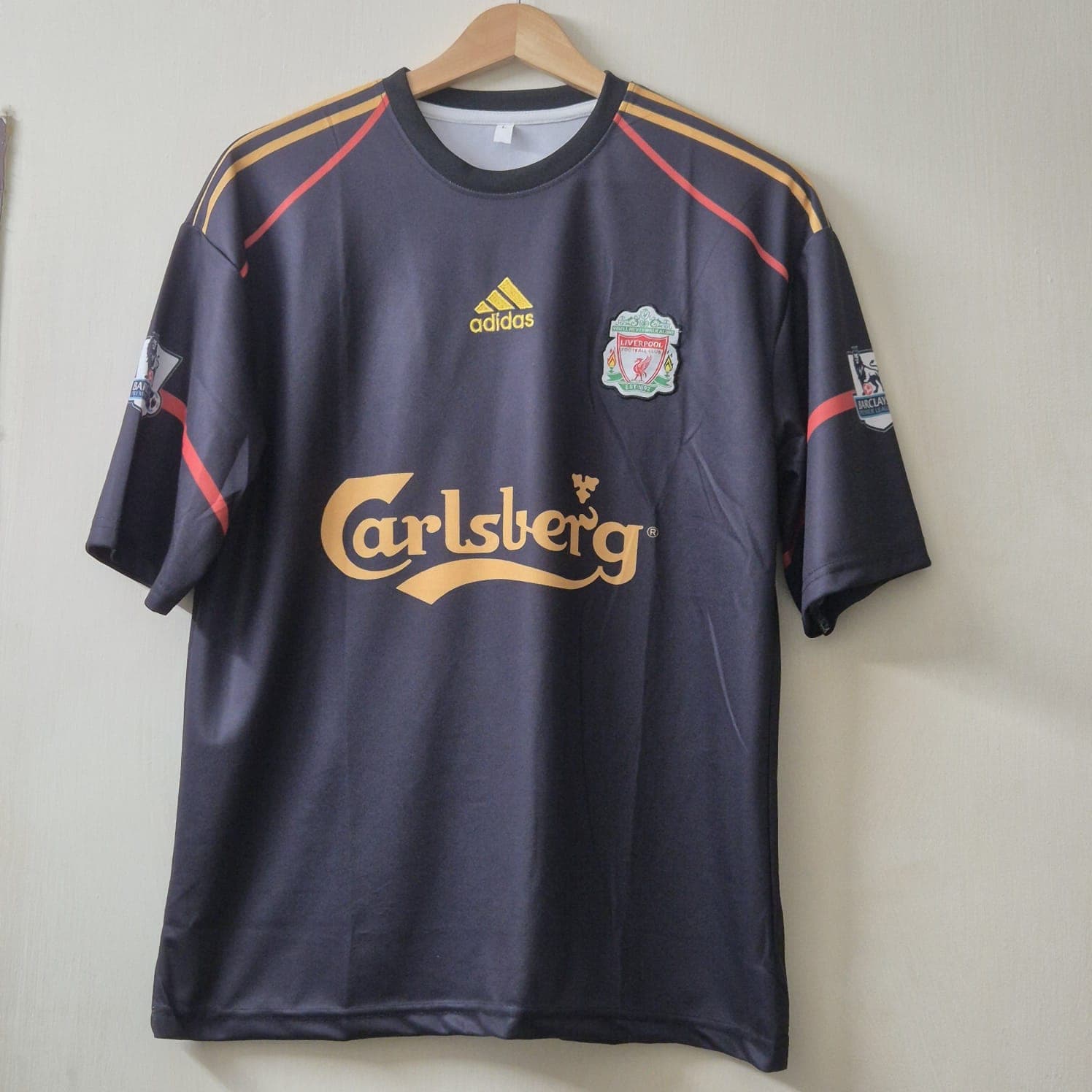 Liverpool 2009-10 Away  (GERRARD)            - View 1