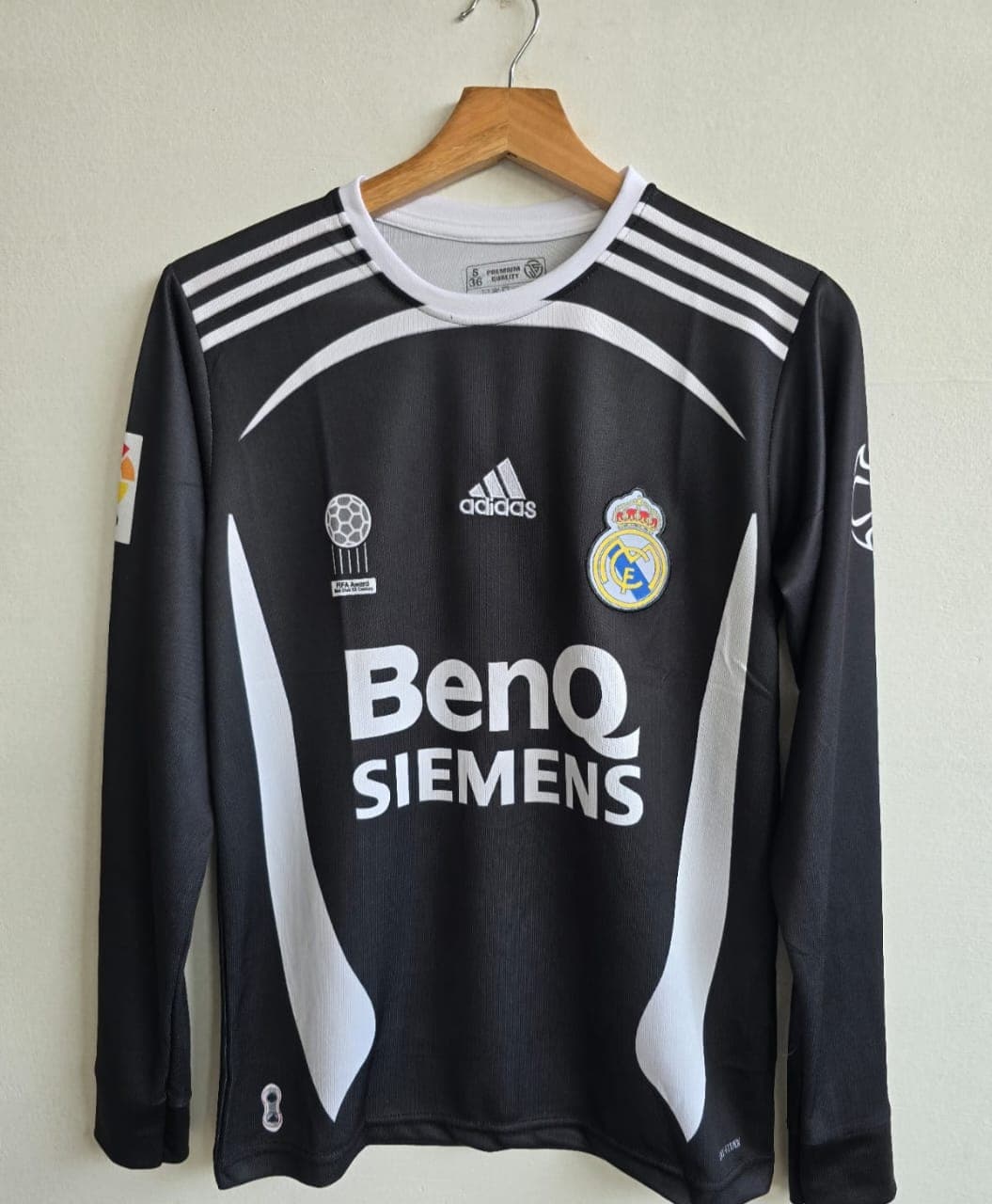 Real Madrid 2006-07 away (BECKHAM)    - View 1