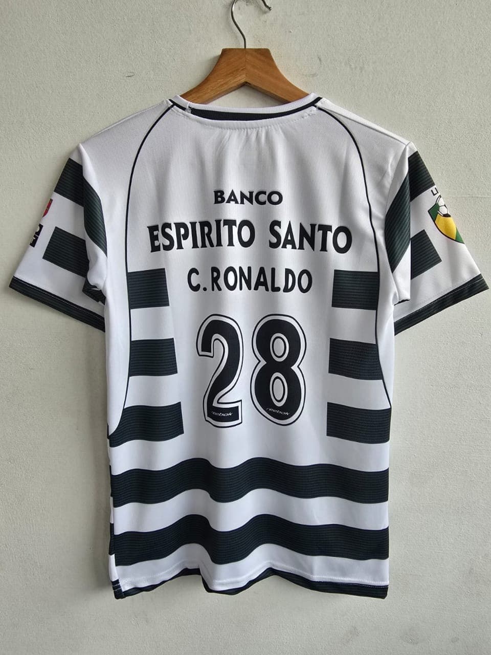 Sporting CP home 2001-3 home  (RONALDO)       - View 2