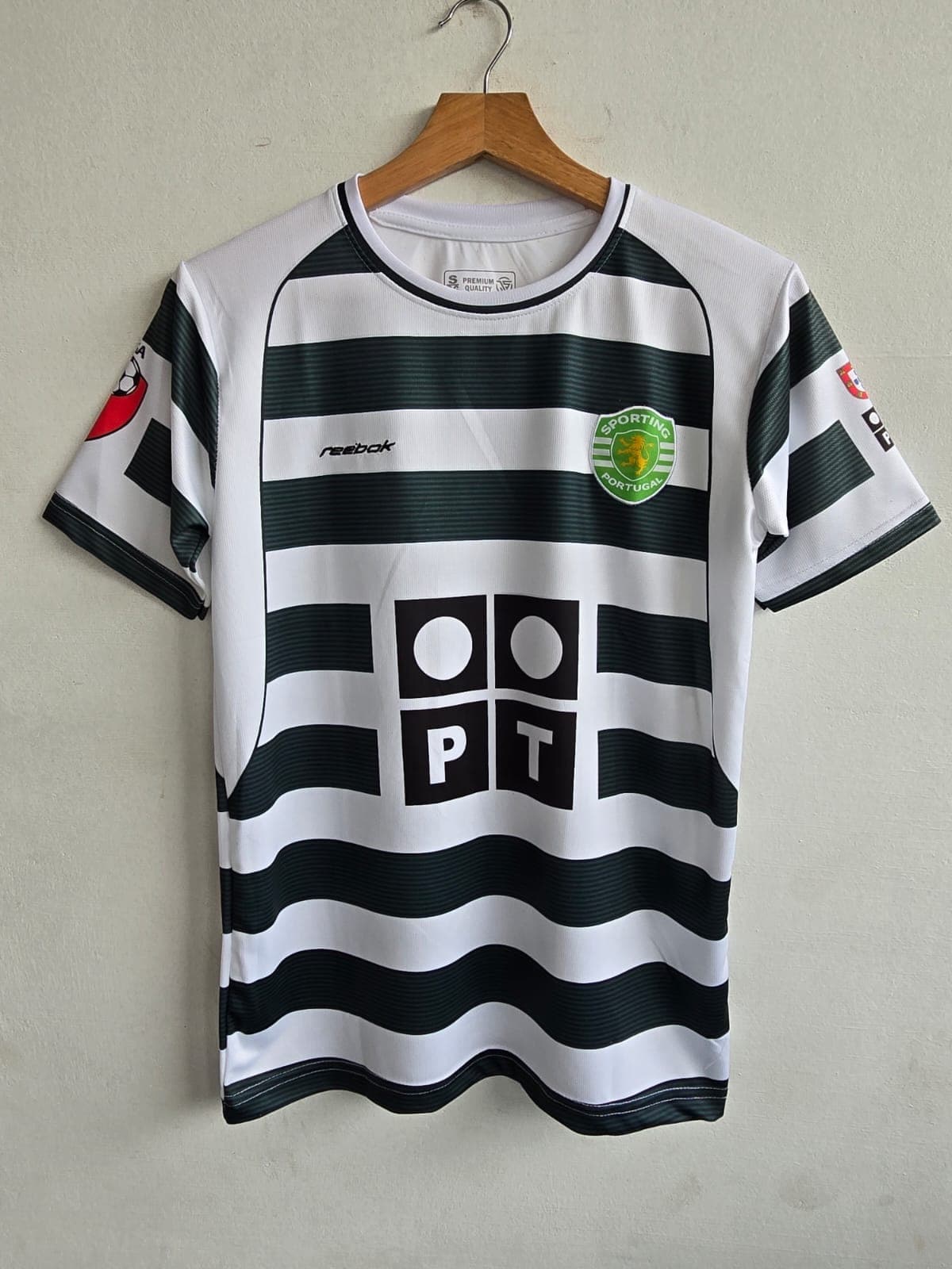 Sporting CP home 2001-3 home  (RONALDO)       - View 1