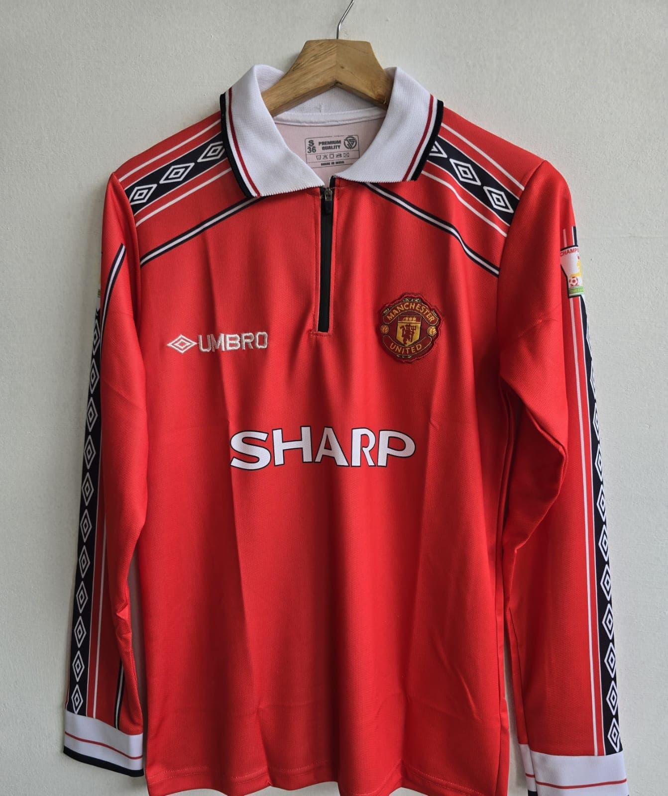 Man Utd1998-1999 Home (BECKHAM) - View 1