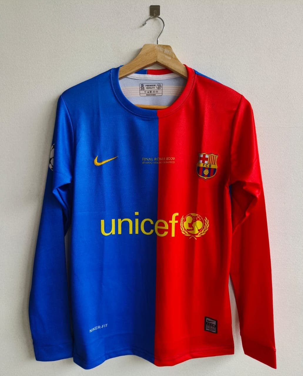 FC Barcelona home 2008-9 (MESSI) - View 1